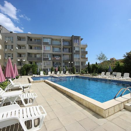 Menada Butterfly Apartment Sveti Vlas Bagian luar foto