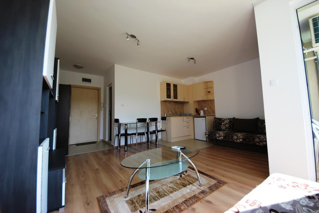 Menada Butterfly Apartment Sveti Vlas Ruang foto