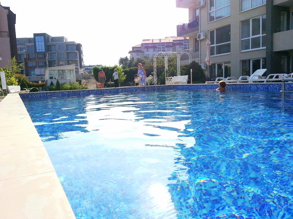 Menada Butterfly Apartment Sveti Vlas Bagian luar foto