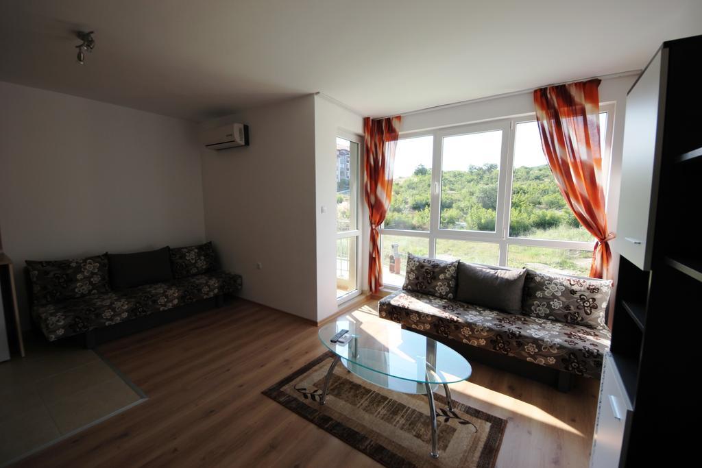 Menada Butterfly Apartment Sveti Vlas Ruang foto