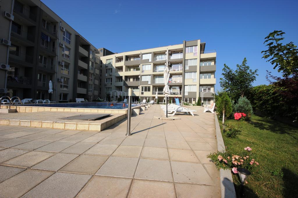 Menada Butterfly Apartment Sveti Vlas Bagian luar foto