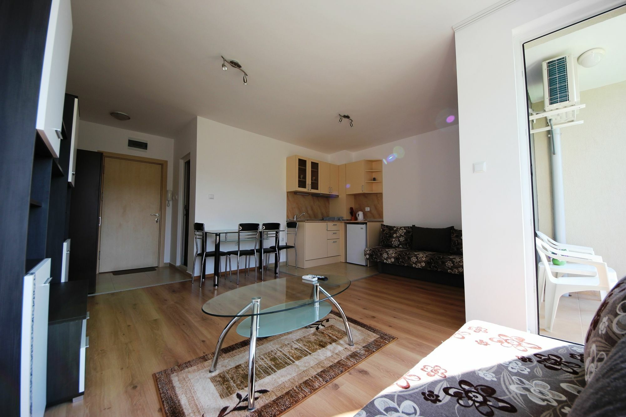 Menada Butterfly Apartment Sveti Vlas Bagian luar foto