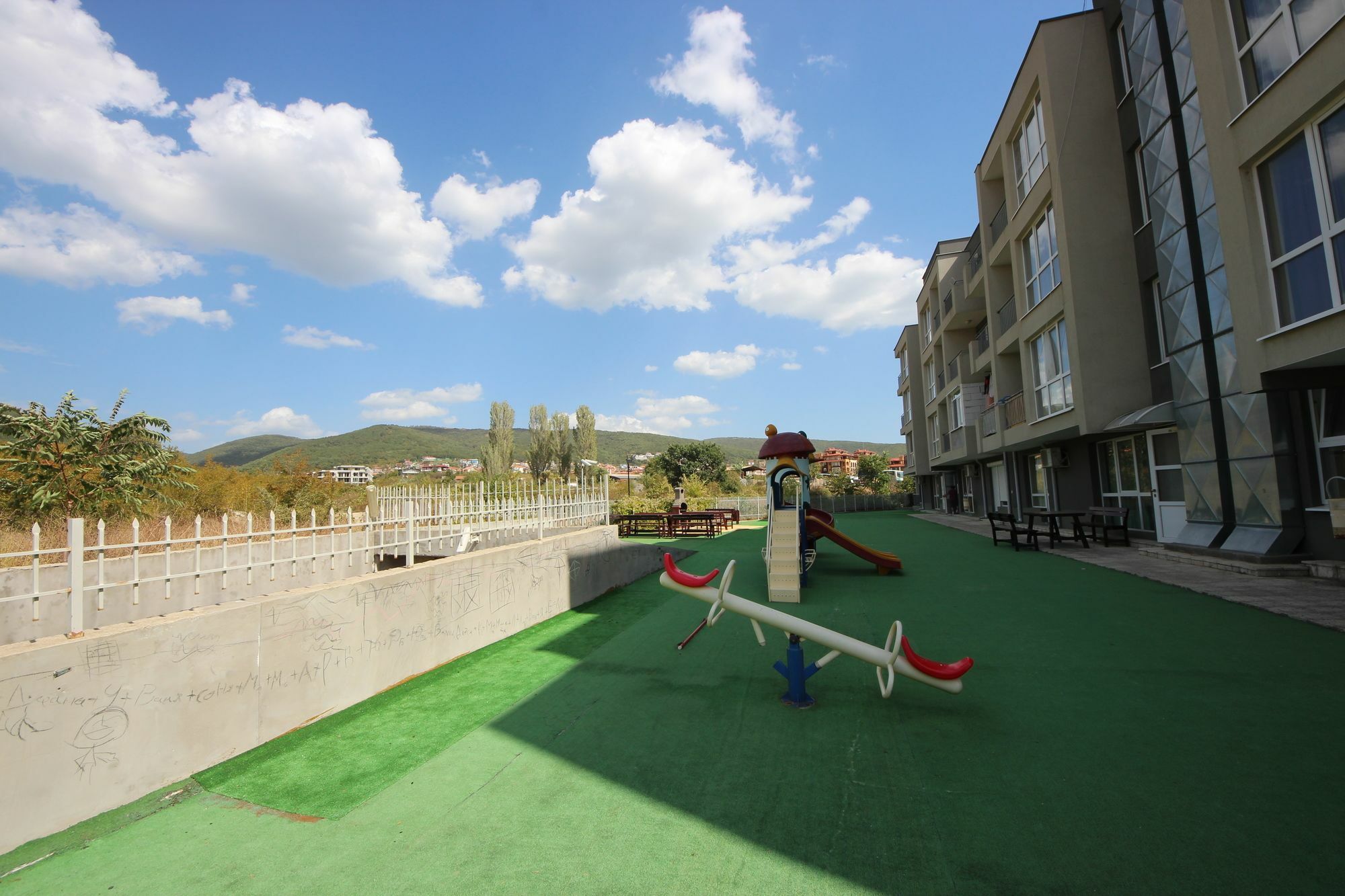 Menada Butterfly Apartment Sveti Vlas Bagian luar foto